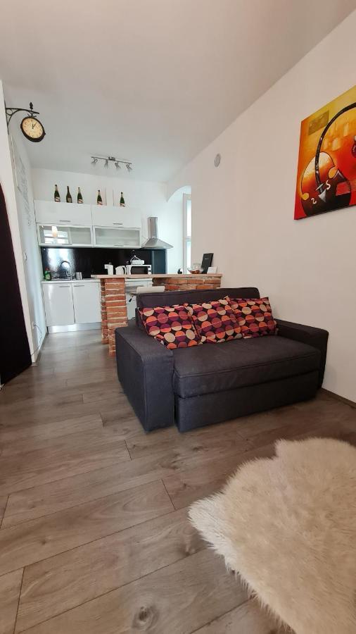 S Apartment