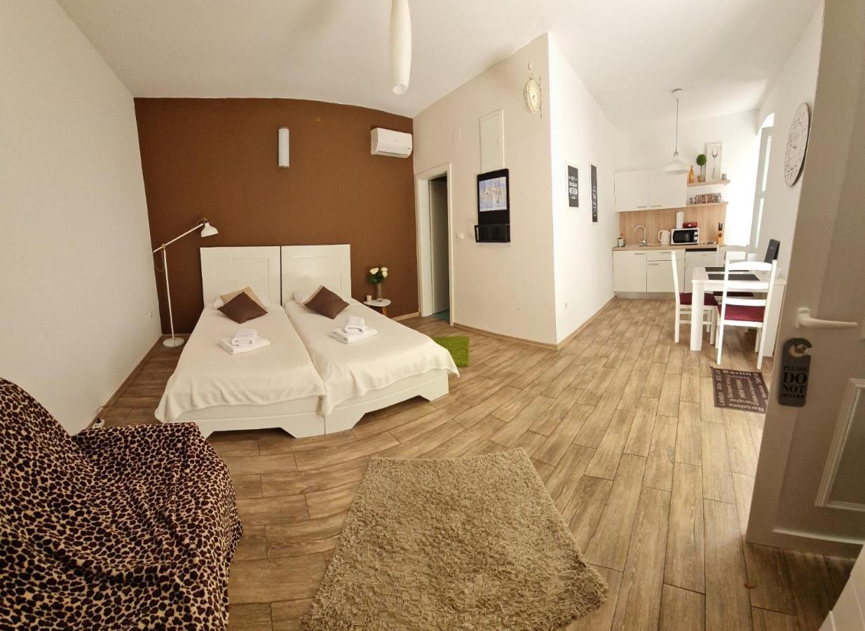 S Apartment