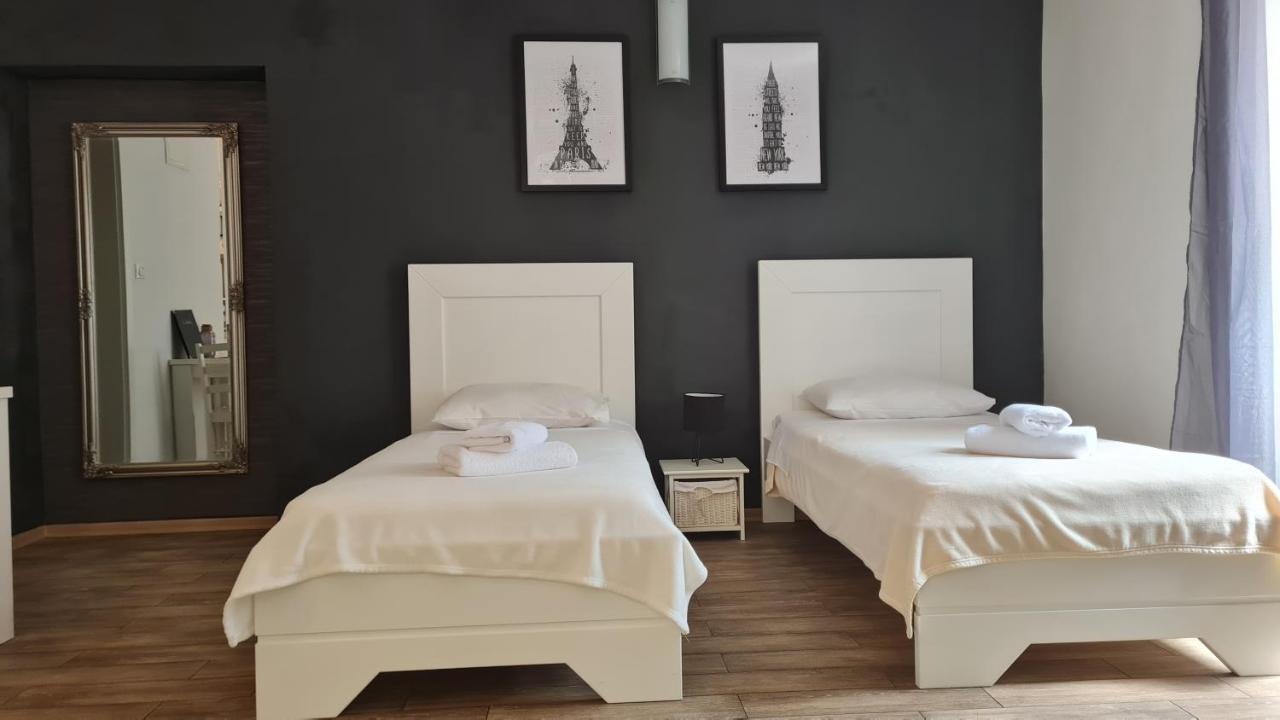 Apartman S *
