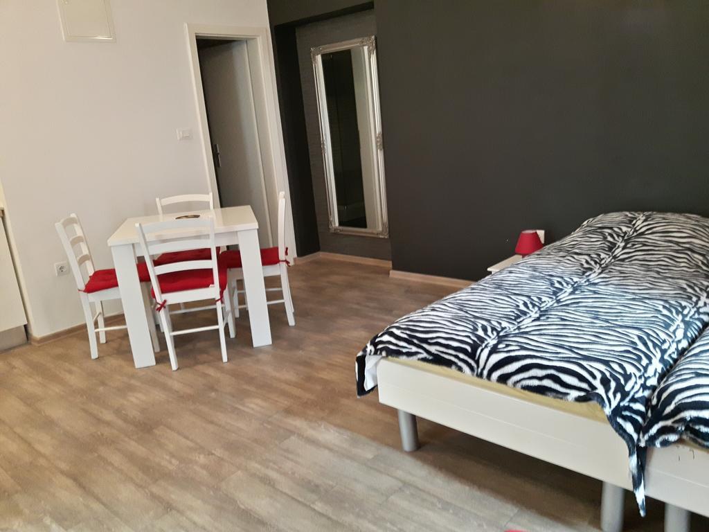 Apartment S *