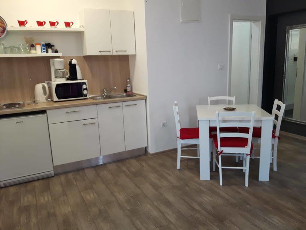 Apartment S *